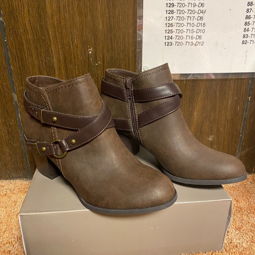 UNUSED Indigo Rd. Brown Booties